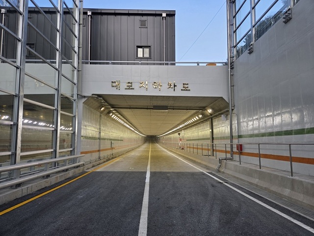 서울시는 구룡마을입구 교차로에서 개포3·4단지 교차로 구간을 지하로 연결하는 '대모지하차도'를 오는 12일 23시부터 임시 개통한다. /서울시
