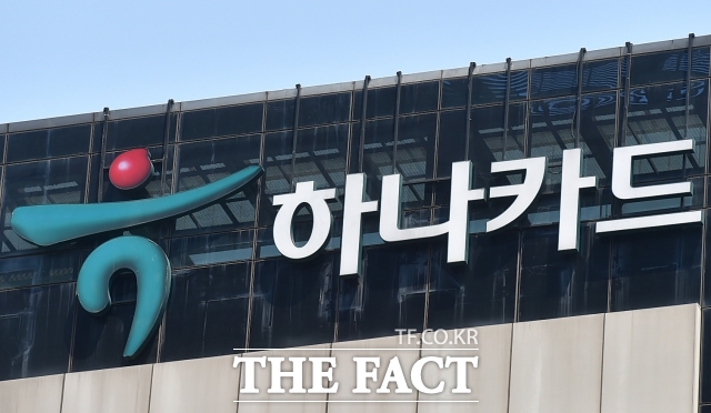 하나카드가 인공지능(AI)을 활용해 상품 탐색부터 결제까지 한 번에 처리하는 서비스를 개발한다. /이새롬 기자