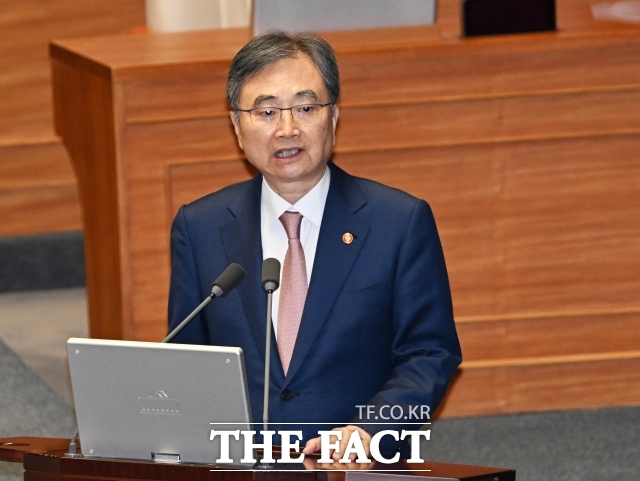 조현 외교부 장관은 10일 국회 대정부질문에서