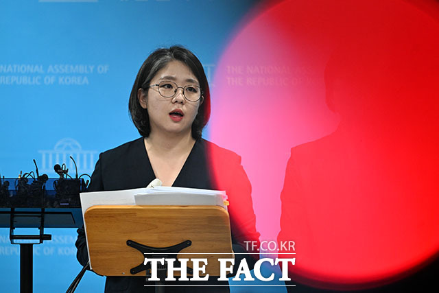 용혜인 성평등가족부 장관 후보자가 10일 오후 서울 여의도 국회 소통관에서 입장 발표 기자회견을 하고 있다. /국회=서예원 기자