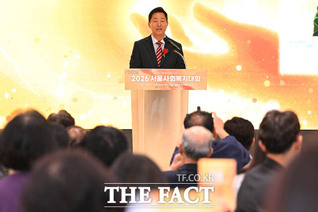 오세훈 서울시장이 10일 오후 서울 동작구 서울여성플라자에서 열린 '제27회 사회복지의 날 기념 2026 서울사회복지대회'에 참석해 격려사를 하고 있다. /김성렬 기자