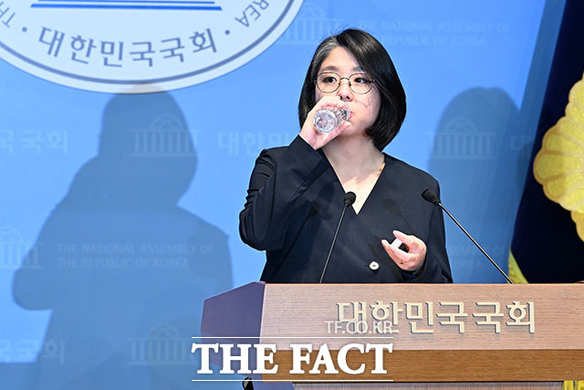 용혜인 성평등가족부 장관 후보자가 10일 오후 서울 여의도 국회 소통관에서 입장 발표 기자회견을 하고 있다. /국회=서예원 기자