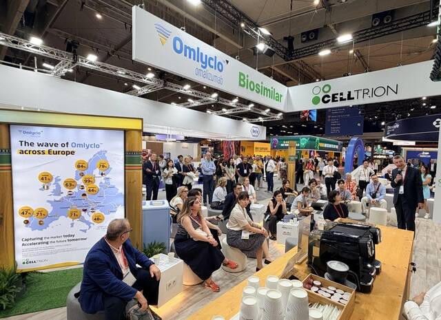 셀트리온이 '2026 유럽호흡기학회' 부스에서 진행한 'Expert Insights' 행사에서 글로벌 천식 전문가인 롤랜드 불 독일 마인츠대학교 호흡기내과 교수가 발표를 진행하고 있다. /셀트리온