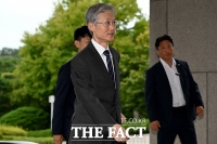  '대법관 재제청' 질문에 묵묵부답 출근하는 조희대 대법원장 [TF사진관]