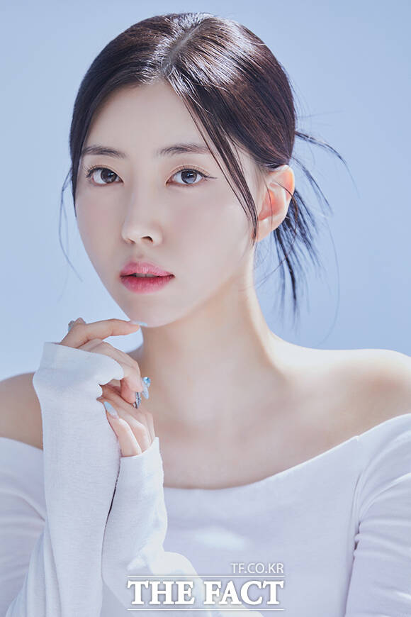 제20회 한스타연예인야구에 특별 시구자로 나서는 연극배우 김고은.