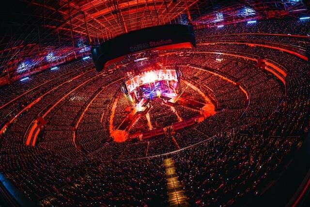 콘서트 티켓에 웃돈을 붙여 판매하는 '암표' 거래가 공연계의 고질적인 문제로 꼽히고 있다. /빅히트 뮤직