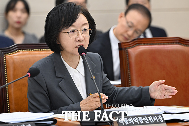 오유경 식약처장이 11일 오전 서울 여의도 국회에서 열린 보건복지위원회 전체회의에서 의원 질의에 답하고 있다. /국회=남용희 기자