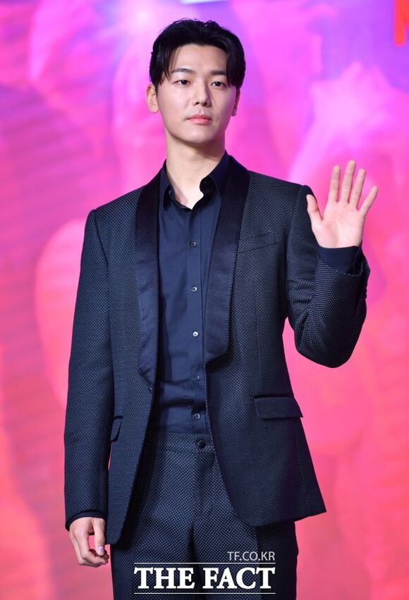 밴드 씨엔블루의 멤버 강민혁이 타이베이에서 단독 팬미팅을 진행한다. 사진은 2023년에 개최된 넷플릭스 오리지널 시리즈 '셀러브리티' 제작발표회에 참석한 모습. /더팩트 DB