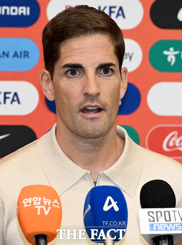 앞으로 여섯 번의 A매치 진두지휘할 모레노 감독.