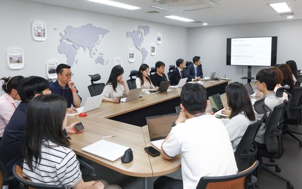 제주항공이 서울 강서구 제주항공 서울지사에서 자금, 회계, 법무, 기획, 예산 등 공정거래 관련 업무를 담당하는 각 부서 임직원을 대상으로 준법경영 교육을 진행했다. 교육 모습 / 제주항공
