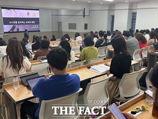 경기도교육청이 12일 경희대학교 국제캠퍼스에서 '2026 초등 미래 수업 포럼'을 진행하고 있다./경기도교육청