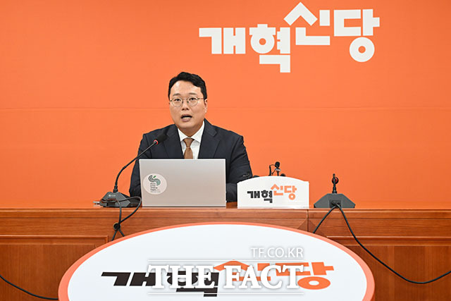 개혁신당이 당 혼란을 수습할 비상대책위원장을 14일 발표한다. 사진은 천하람 개혁신당 당대표 권한대행 겸 원내대표가 지난달 31일 오전 서울 여의도 국회에서 열린 기자간담회에서 발언을 하는 모습. /서예원 기자