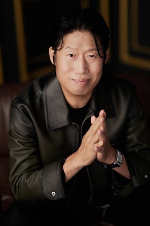 유해진은 왕과 사는 남자로 천만 관객을 사로잡고 제62회 백상예술대상 영화 부문 대상을 받은데 이어 암살자(들)을 선보이며 뜻깊은 한 해를 보내고 있다. 이에 그는 정말 감사함을 많이 느끼는 요즘이라고 돌아봤다. /㈜하이브미디어코프