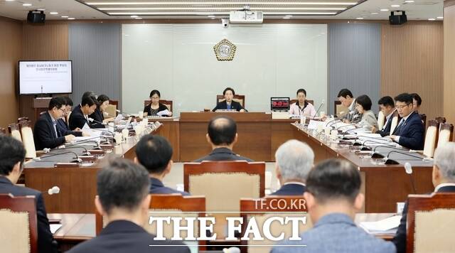 14일 충남도의회에서 충남테크노파크 원장 후보자 인사청문특별위원회가 열리고 있다. /충남도의회