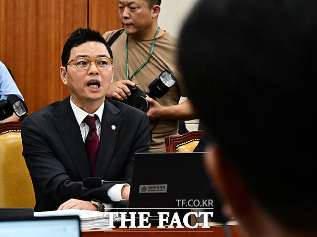 김승원 법무부 장관 후보자가 지난 2022년 지방선거 이후 현직 호남향우회장을 5급 선임비서관으로 채용한 것으로 알려졌다. 사진은 박정훈 국민의힘 의원. /배정한 기자