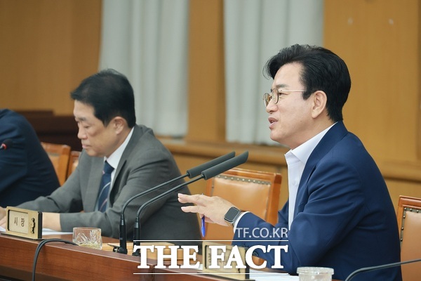 허태정 대전시장이 14일 주간업무회의를 주재하고 있다. /대전시