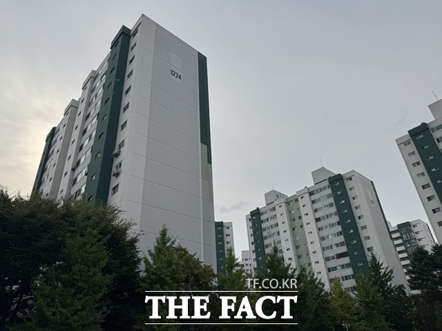 철산·하안주공 입주민들은 이날 오후 광명시청 앞에서 '임대주택 추가 반영 반대' 집회를 열 예정이다. 사진은 하안주공12단지. /황준익 기자