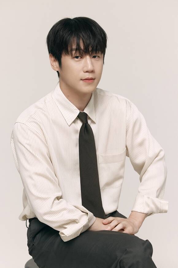 배우 정준원이 최근 서울 강남구 한 카페에서 <더팩트>와 만나 MBC 금토드라마 '유부녀 킬러'와 관련된 이야기를 나눴다. /컴퍼니온