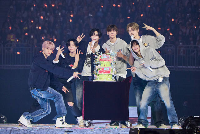 라이즈가 지난 12~13일 개최한 데뷔 3주년 팬미팅에서 내년 봄 정규 2집 그리고 그에 앞서 오는 10월 프롤로그 싱글을 발매한다는 소식을 전했다. /SM엔터