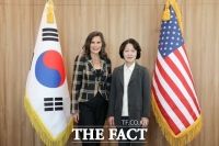  추미애, 美 미시간 주지사 휘트머와 맞손…'미래차 동맹'