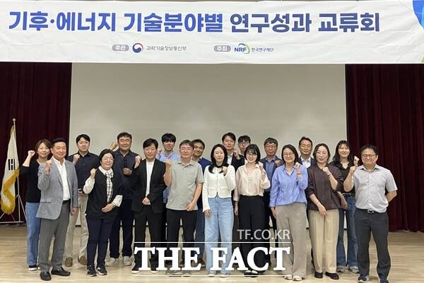 대전교통공사가 15일 개도국 기후기술 실증 국가R&D사업인 ‘탄자니아 극한기후 적응형 AI 기반 교통 안전제어 솔루션 실증’ 사업 협약을 체결했다. /대전교통공사