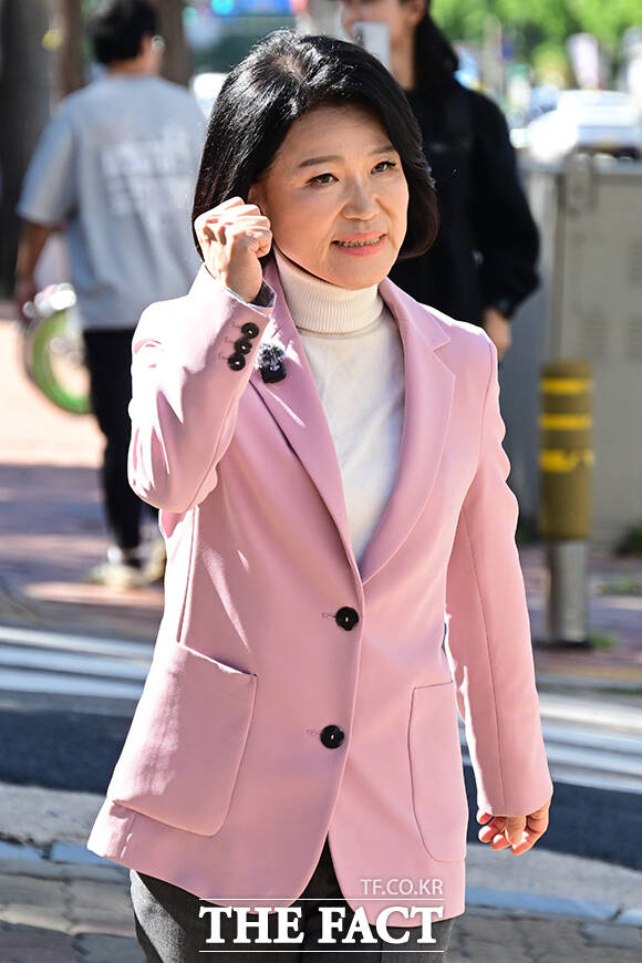 박지원 의원 고소에 대한 입장 밝히는 이진숙 의원.