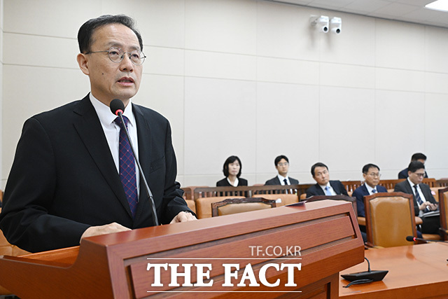 선서하는 이형일 경제부총리 겸 재정경제부 장관 후보자.