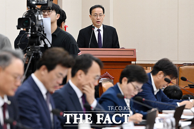 선서하는 이형일 경제부총리 겸 재정경제부 장관 후보자.