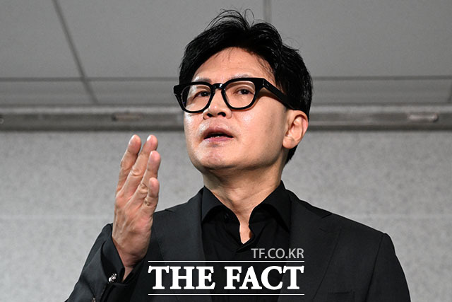 한동훈 무소속 의원이 15일 오후 서울 여의도 국회 의원회관에서 기자회견을 열고 발언하고 있다. /국회=서예원 기자