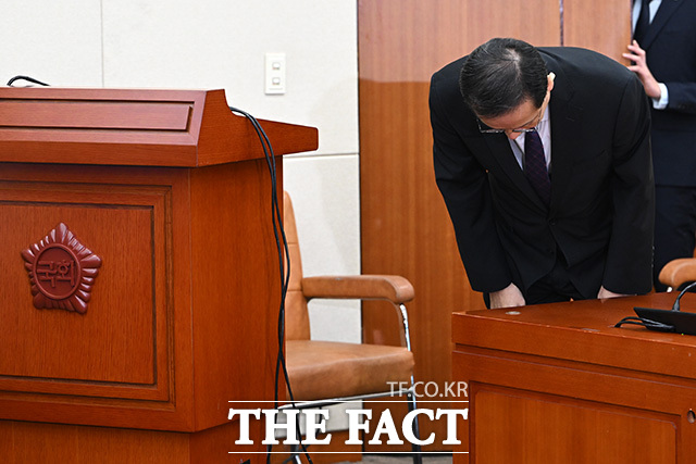 선서하는 이형일 경제부총리 겸 재정경제부 장관 후보자.