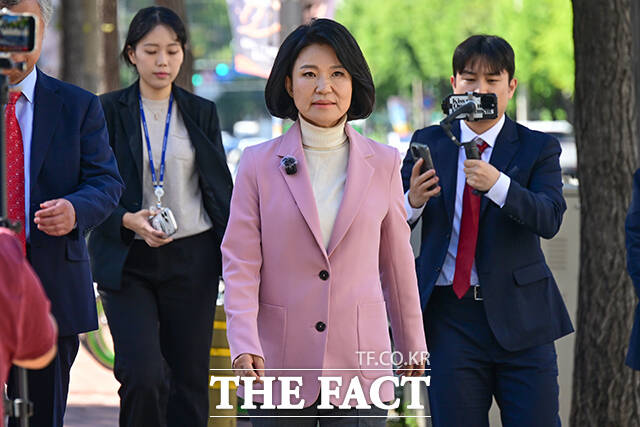 박지원 의원 고소에 대한 입장 밝히는 이진숙 의원.
