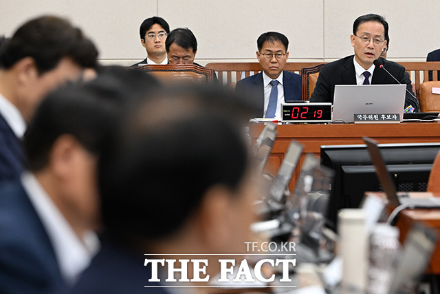 선서하는 이형일 경제부총리 겸 재정경제부 장관 후보자.