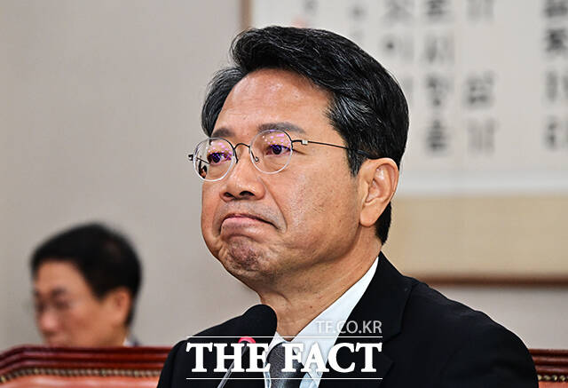 김승원 법무부 장관 후보자가 15일 오전 서울 여의도 국회에서 열린 인사청문회에 참석해 질의에 답변을 하고 있다. /국회=배정한 기자