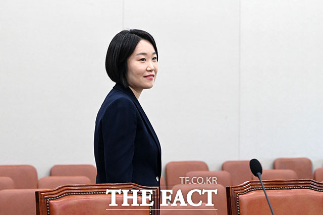 물 마시는 이소영 중소벤처기업부 장관 후보자.