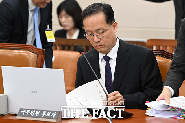 선서하는 이형일 경제부총리 겸 재정경제부 장관 후보자.