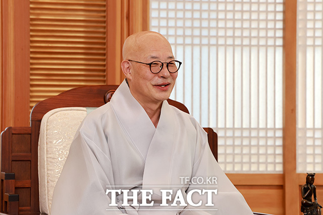조계사 찾아 진우스님(가운데) 만난 김민석 대표.