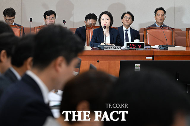 이소영 중소벤처기업부 장관 후보자가 15일 오전 서울 여의도 국회에서 열린 인사청문회에 참석해 질의에 답변을 하고 있다. /국회=서예원 기자