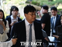 법원 출석하는 '신약 청탁 의혹' 제넨셀 창업자 강세찬 씨 [TF사진관]