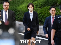  법원 출석하는 '신약 청탁 의혹 브로커' 양 씨 [포토]