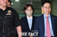  재판 마친 '신약 청탁 의혹 브로커' 양 씨 [TF사진관]