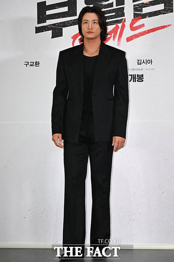 배우 강기영, 신승호, 김시아, 구교환(왼쪽부터)이 포즈를 취하고 있다.