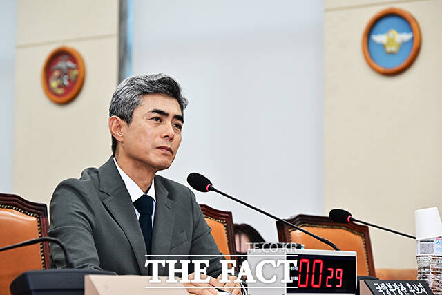 강신철 국방부 장관 후보자가 16일 오전 서울 여의도 국회에서 열린 인사청문회에 참석해 모두발언을 하고 있다. /국회=배정한 기자