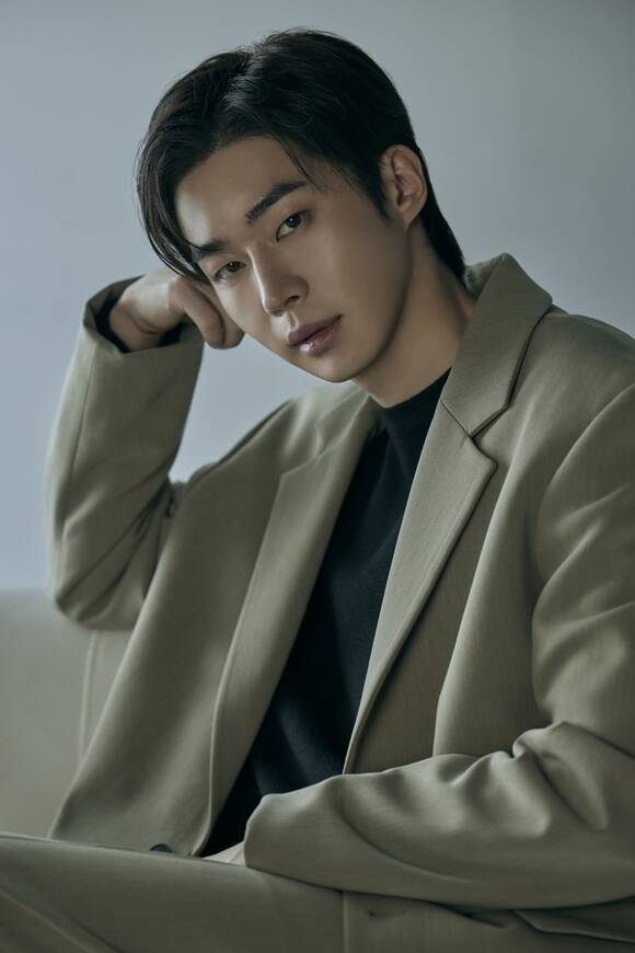 배우 무진성이 최근 서울 마포구 상암동 <더팩트> 사옥에서 취재진과 만나 MBC 금토드라마 '유부녀 킬러'와 관련된 이야기를 나눴다. /에일리언컴퍼니