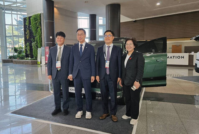 (왼쪽부터) 박덕열 기후에너지환경부 수소열산업정책관, 위성곤 제주특별자치도지사, 신승규 현대차그룹 부사장, 조선희 제주특별자치도 기후에너지국장. /현대차그룹