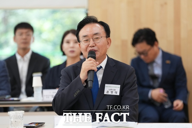 윤병태 나주시장이 전국혁신도시협의회 제19기 회장으로 선출돼 인사말을 하고 있다. /나주시