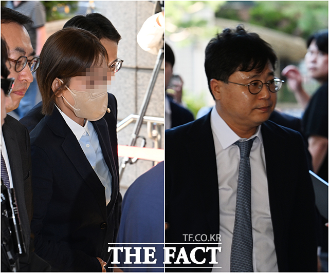 [더팩트｜박헌우 기자] 김승원 법무부 장관 후보자에게 신약 관련 청탁을 한 의혹을 받는 브로커 양모 씨(왼쪽)와 제넨셀 창업자 강세찬 씨가 15일 오후 서울 마포구 서울서부지방법원에 출석하고 있다.