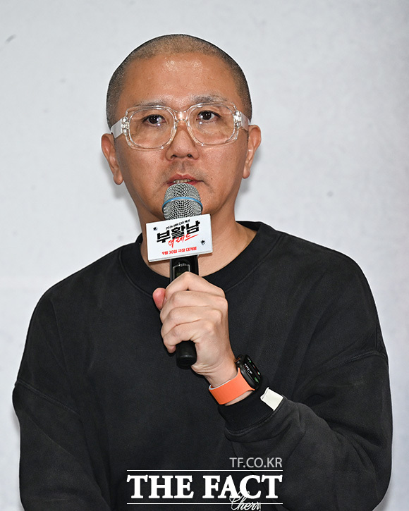 배우 강기영, 신승호, 김시아, 구교환(왼쪽부터)이 포즈를 취하고 있다.