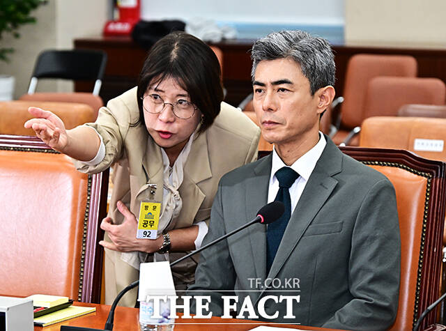 강신철 국방부 장관 후보자가 16일 오전 서울 여의도 국회에서 열린 인사청문회에 참석해 모두발언을 하고 있다. /국회=배정한 기자