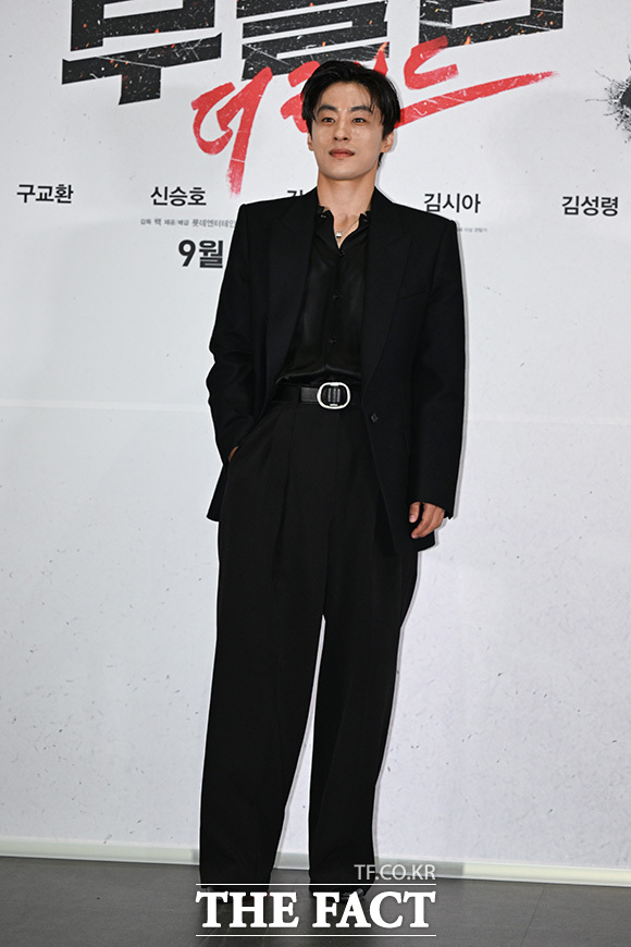 배우 강기영, 신승호, 김시아, 구교환(왼쪽부터)이 포즈를 취하고 있다.