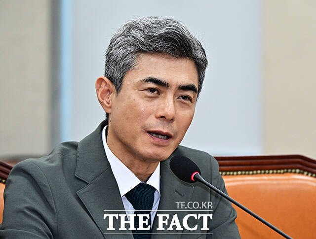 강신철 국방부 장관 후보자가 16일 오전 서울 여의도 국회에서 열린 인사청문회에 참석해 모두발언을 하고 있다. /국회=배정한 기자